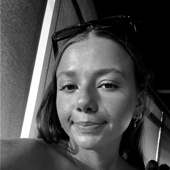 Meet your Posher, Simona - Picture 2 of 2